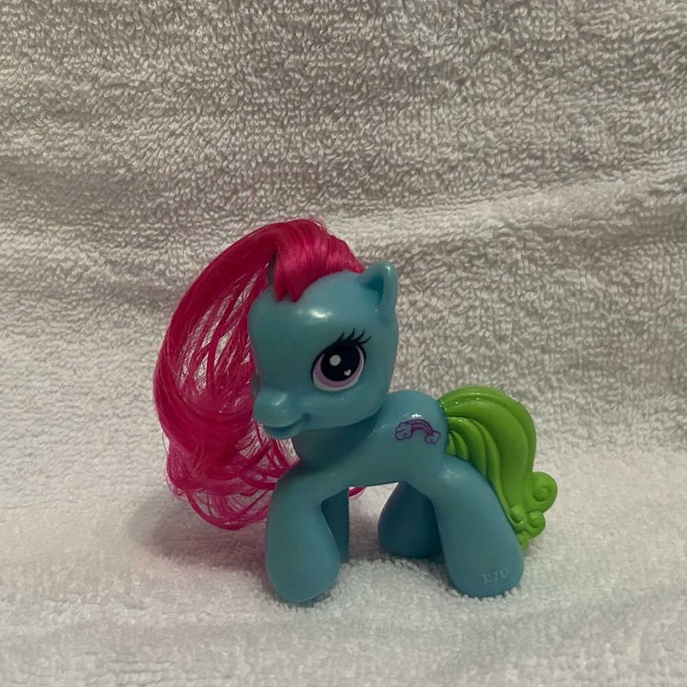 My Little Pony Rainbow Dash Figure (2009)